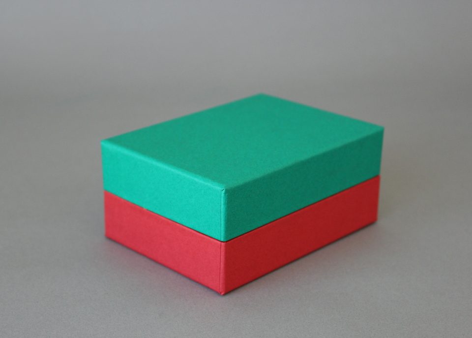名刺の収納箱（インロー背貼り式貼り箱）