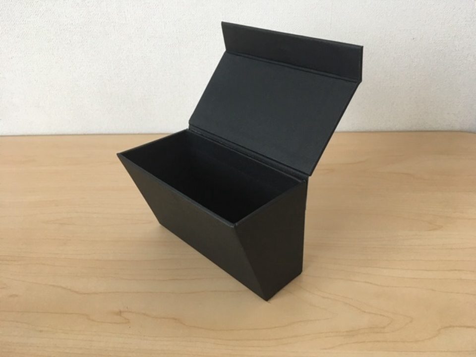 美容機器の製品箱（変形式貼り箱）