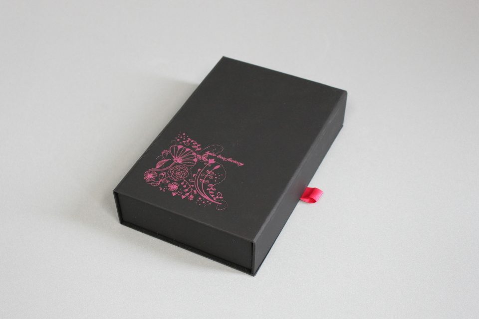 製品箱（4枚芯式貼り箱（内フタ窓付き））