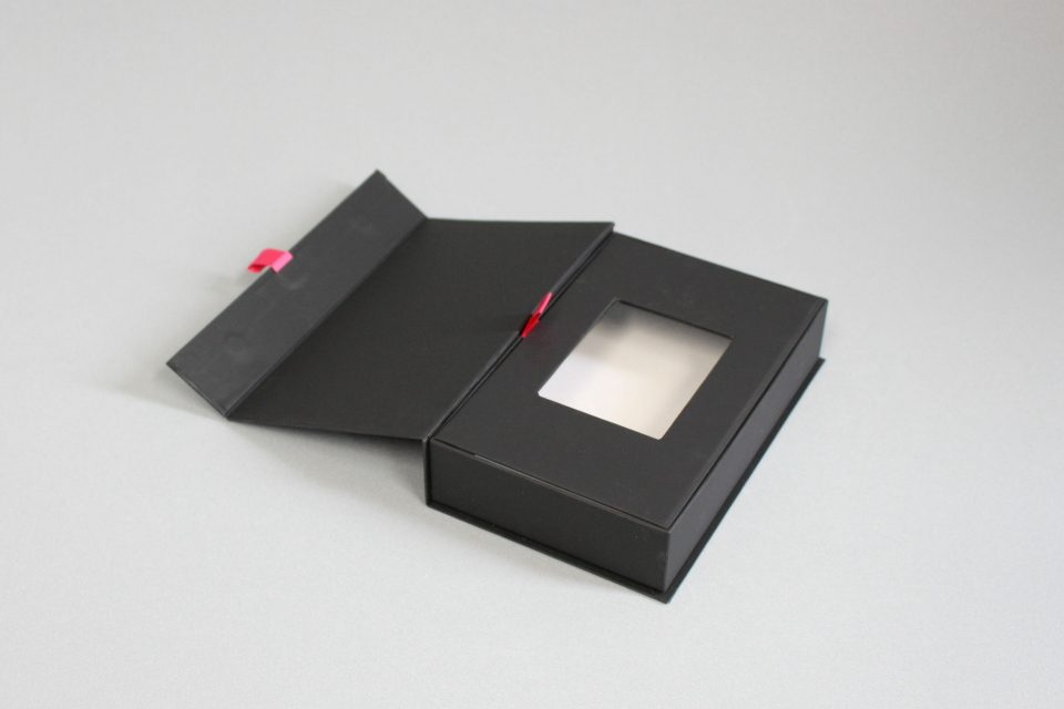 製品箱（4枚芯式貼り箱（内フタ窓付き））
