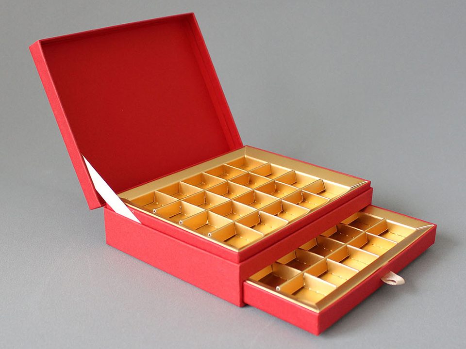 チョコレートの箱（蓋インロー引き出し1段貼り箱）