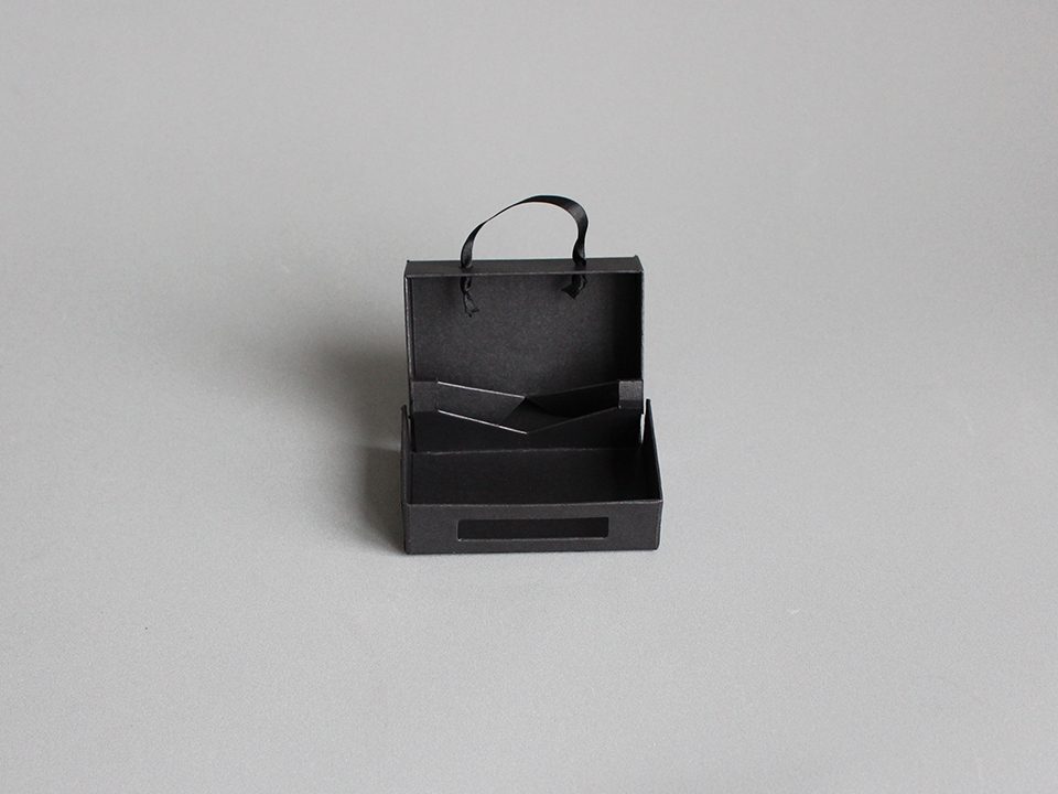 陶器の箱（ステッチャー箱）