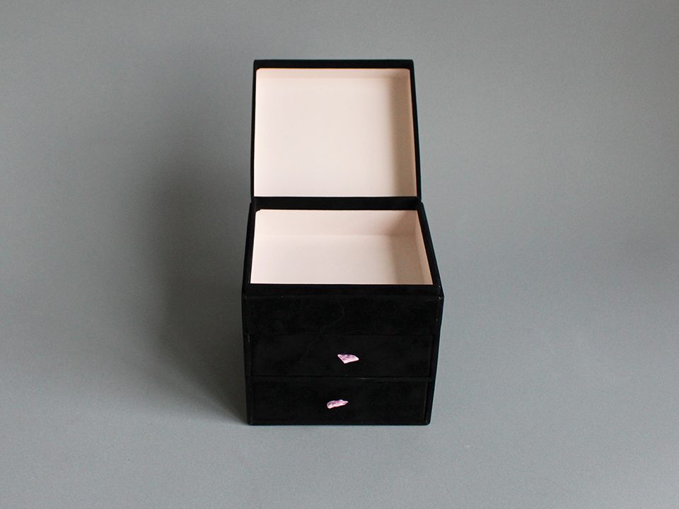 陶器の箱（ステッチャー箱）