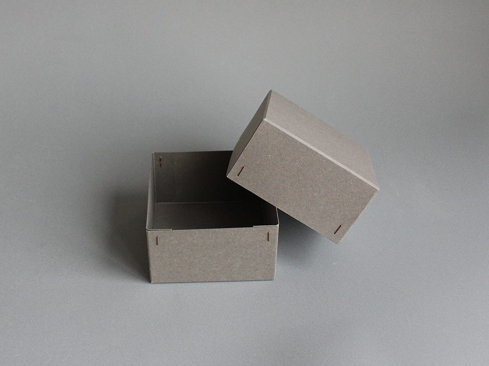 陶器の箱（ステッチャー箱）
