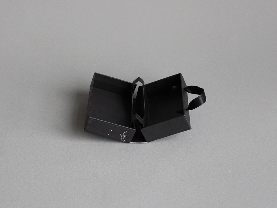 陶器の箱（ステッチャー箱）