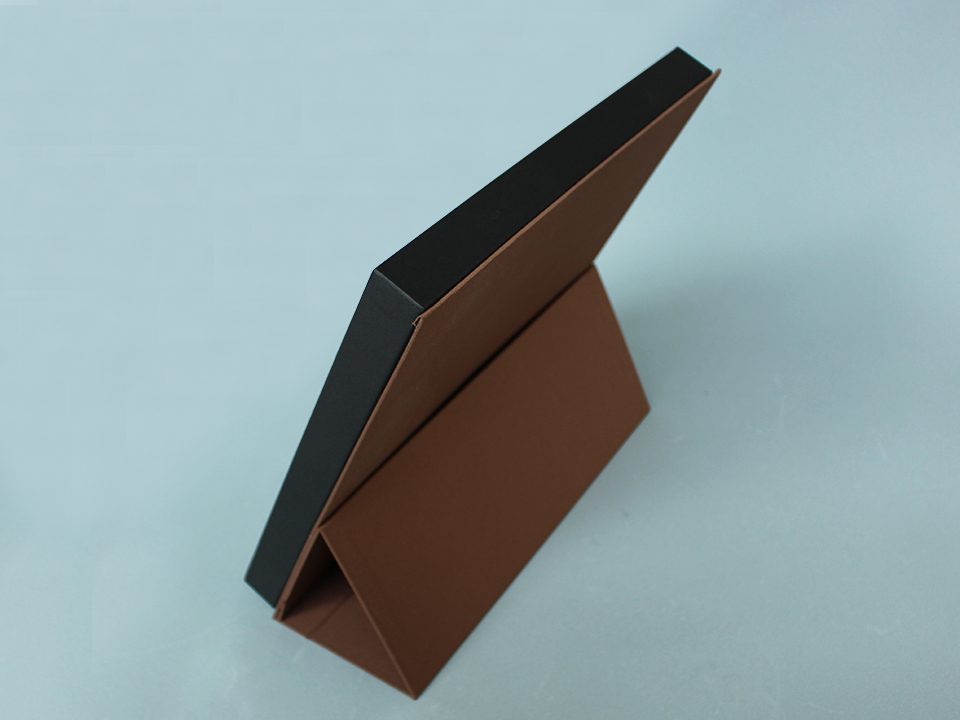 スタンド式ディスプレイ用貼り箱（6枚芯）