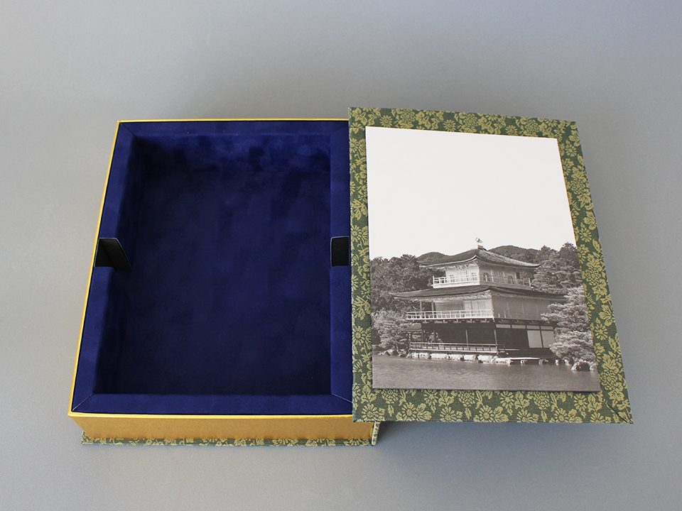 「三島由紀夫の世界特装版」ブックケース（4枚芯変形片開式）