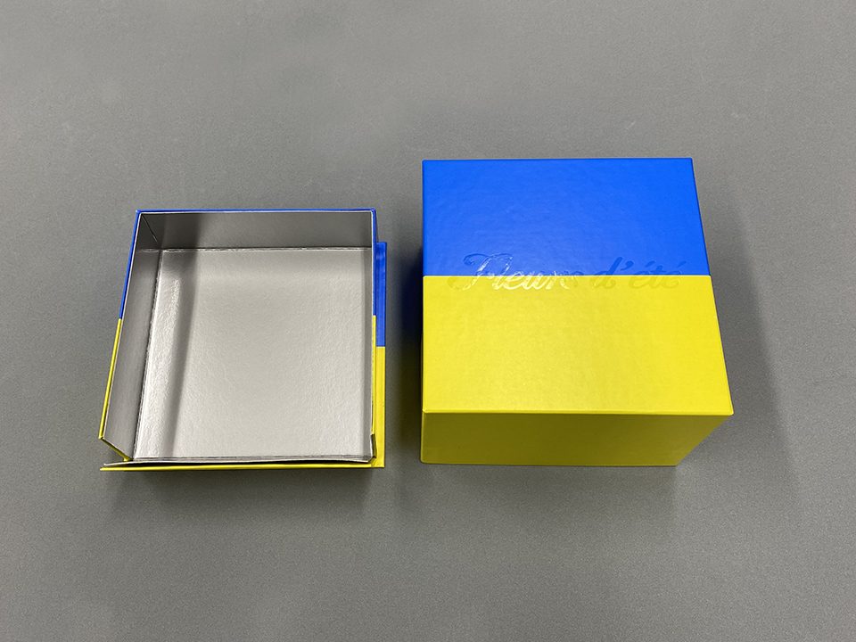 ケーキの箱（デコ式・箔押し 透明箔）