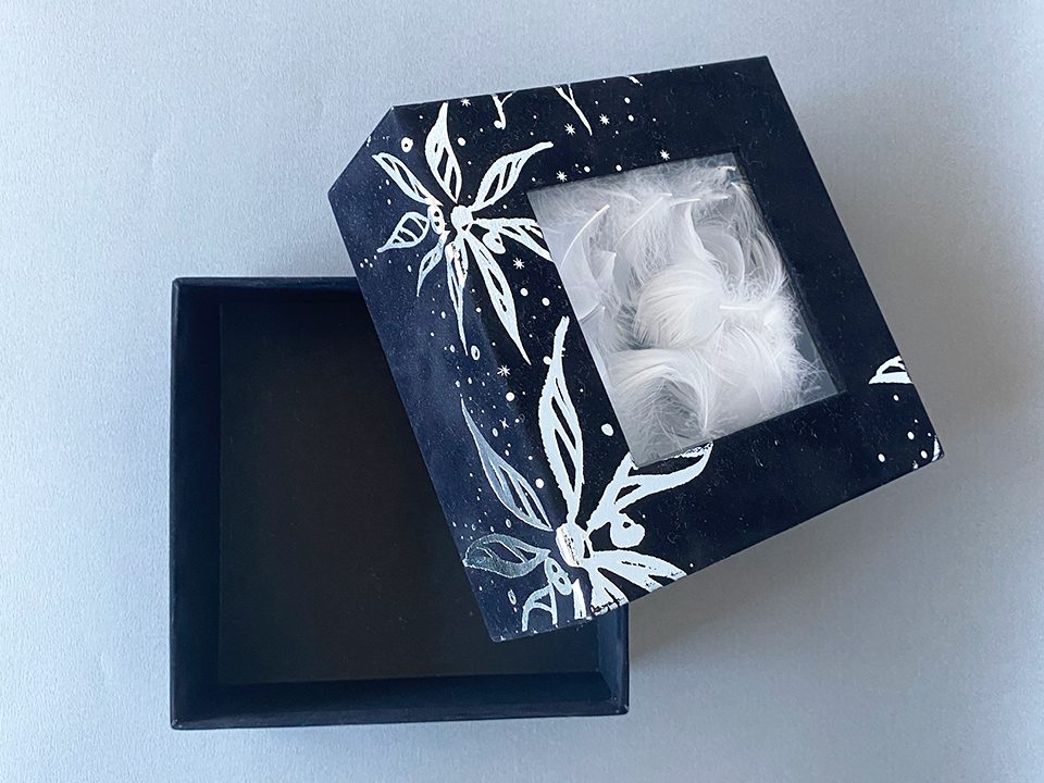 窓付き貼り箱（窓付き被せ式貼り箱）