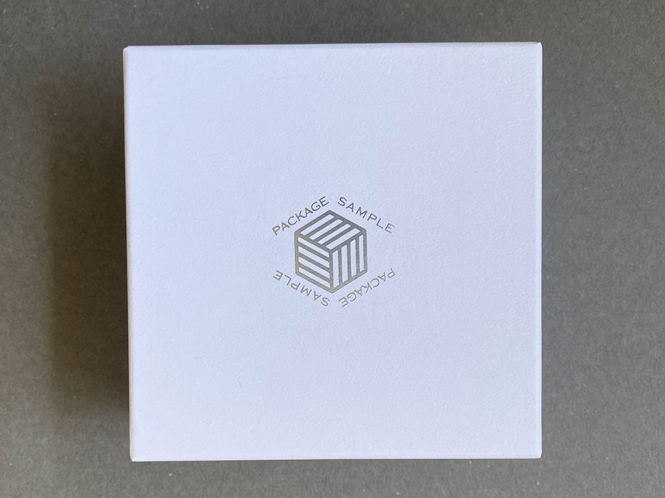 箔押し（白箱 × つや消しシルバー）