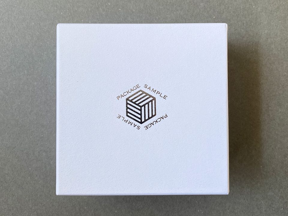 箔押し（白箱 × つやありシルバー）
