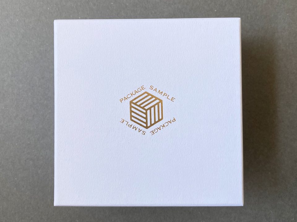 箔押し（白箱 × つや消しゴールド）