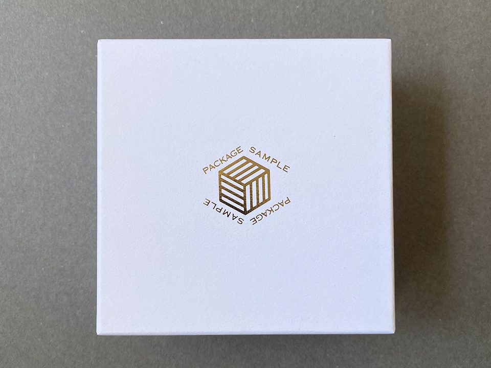 箔押し（白箱 × つやありゴールド）