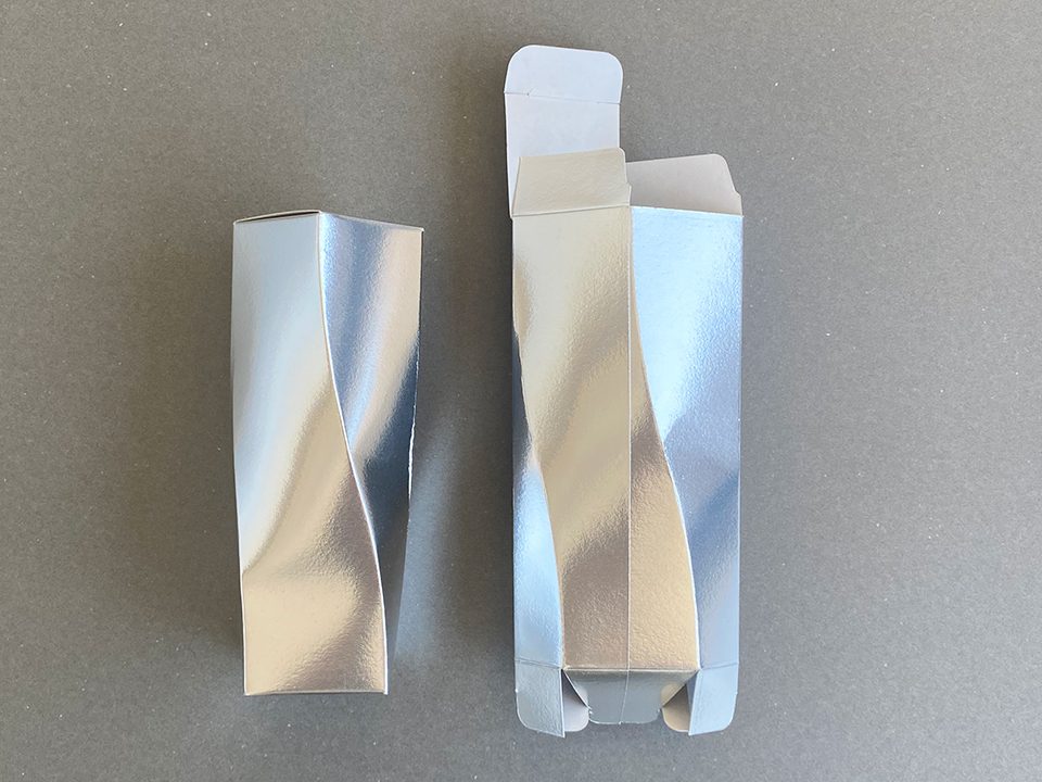 コスメ用の箱（変形下組み箱）