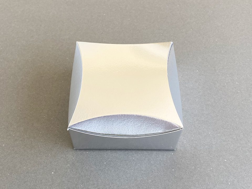 コスメ用の箱（変形下組み箱）