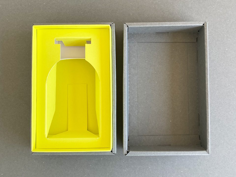 コスメ用の箱（変形下組み箱）