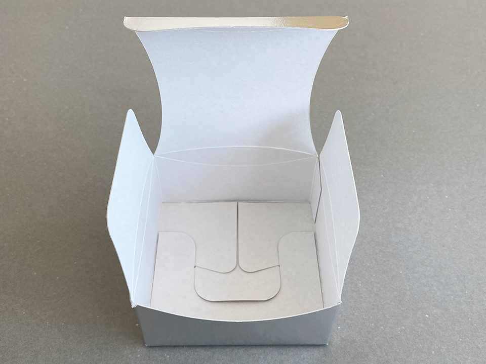 コスメ用の箱（変形下組み箱）