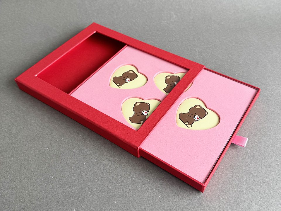 ハート缶バッジ用の箱（引出し式貼り箱/窓付き）